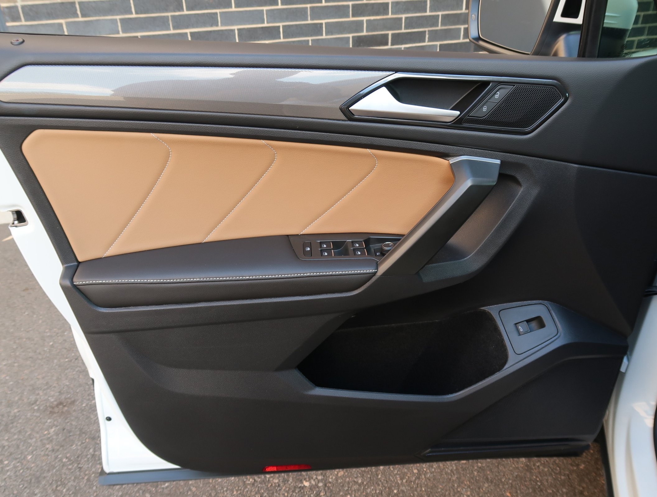 Used 2024 Volkswagen Tiguan SE FWD image 16