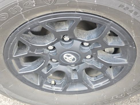 Used 2020 Toyota Tacoma SR image 29