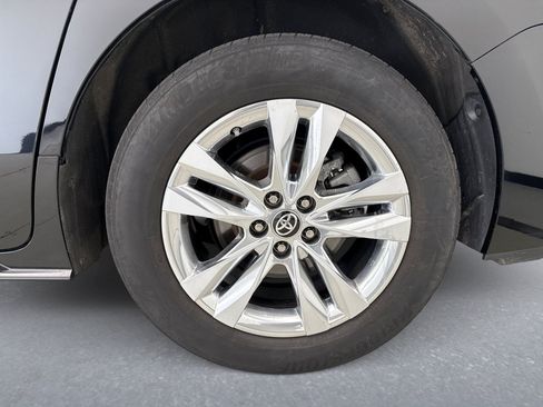 Used 2025 Toyota Sienna XLE w/ XLE Plus Package AWD/4WD image 22