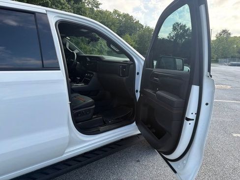 Used 2023 GMC Sierra 1500 AT4 w/ AT4 Premium Package AWD/4WD image 9