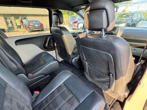 Used 2019 Dodge Grand Caravan SXT FWD image 25