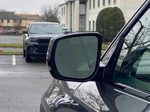 New 2025 Jeep Grand Cherokee Altitude image 11