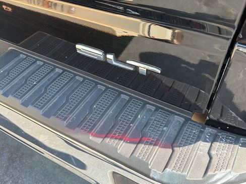 Used 2024 GMC Sierra 1500 SLT AWD/4WD image 10