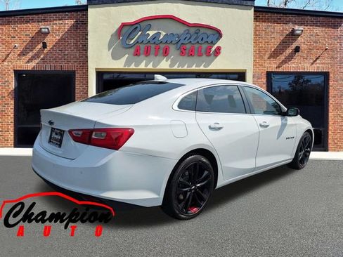 Used 2018 Chevrolet Malibu LT w/ Driver Confidence Package FWD image 4