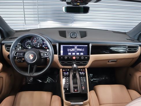Certified 2026 Porsche Macan AWD/4WD image 12