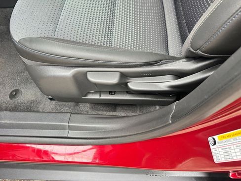 Used 2025 Chevrolet Trax LT w/ LT Convenience Package image 23