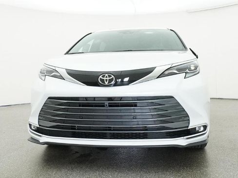 New 2026 Toyota Sienna Platinum AWD/4WD image 14