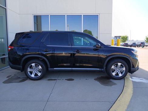 Used 2025 Honda Pilot EX-L image 6
