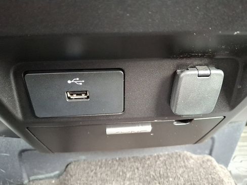 Used 2017 Ford F150 XLT image 25