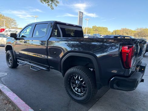 Used 2022 GMC Sierra 1500 Elevation w/ X31 Off-Road Package AWD/4WD image 5