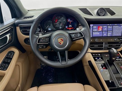 Used 2024 Porsche Macan image 25