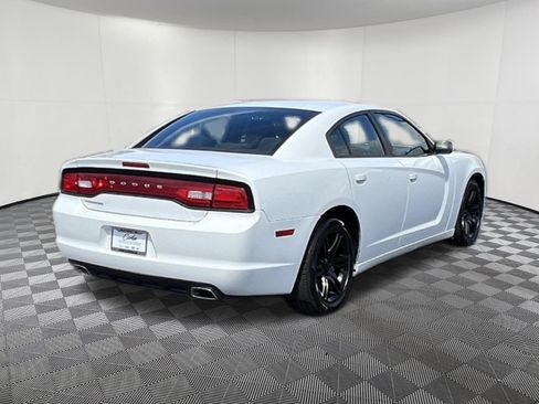 Used 2014 Dodge Charger SE RWD image 6