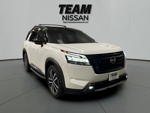 Used 2024 Nissan Pathfinder Platinum AWD/4WD image 1