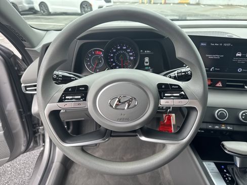 Used 2023 Hyundai Elantra SE image 28
