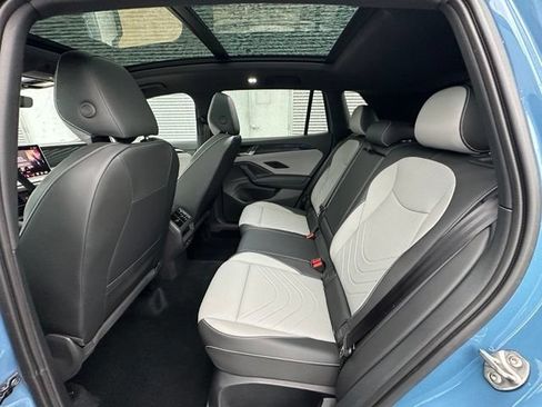 Certified 2025 Volkswagen Tiguan SE R-Line AWD/4WD image 28