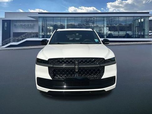New 2026 Lincoln Navigator L Reserve image 2