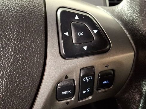 Used 2016 Ford Taurus SEL FWD image 21