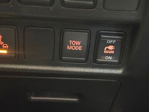 Certified 2020 Nissan Pathfinder SL FWD image 10