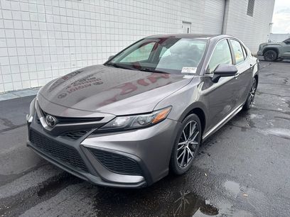 Used 2021 Toyota Camry SE w/ Carpet Mat Package (TMS)