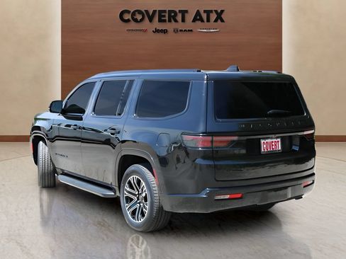 Used 2023 Jeep Wagoneer Series II AWD/4WD image 3
