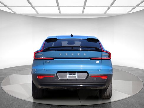 Used 2024 Volvo C40 Recharge Core image 7