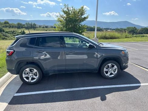 Used 2023 Jeep Compass Latitude w/ Sun and Sound Group AWD/4WD image 6