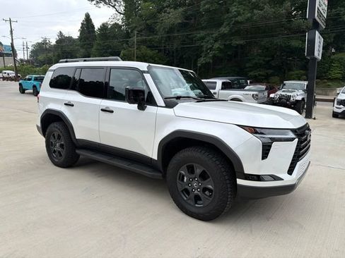 Used 2024 Lexus GX 550 AWD/4WD image 2