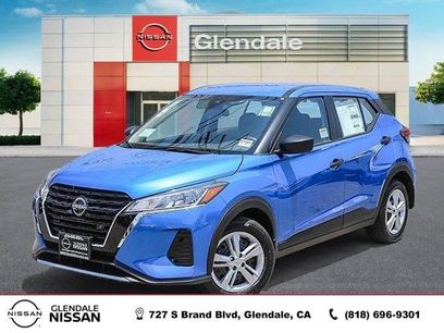 New 2025 Nissan Kicks Play S