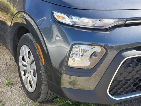 Certified 2022 Kia Soul LX FWD image 4