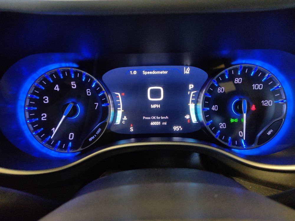 Used 2024 Chrysler Pacifica Touring-L FWD image 23