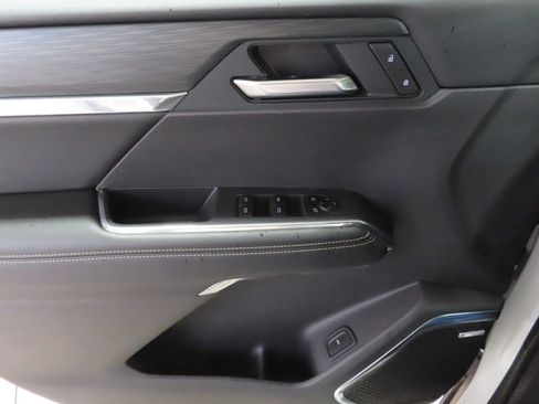 Used 2025 GMC Acadia Elevation image 27