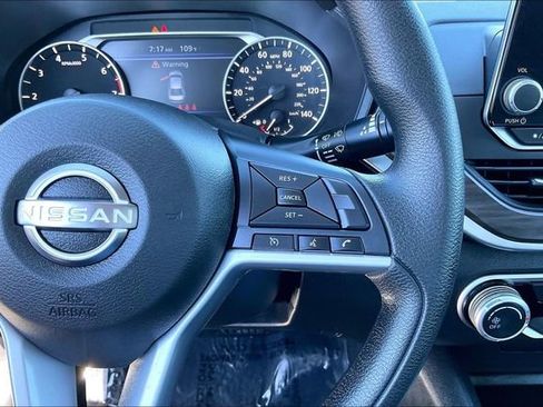 Used 2025 Nissan Altima 2.5 SV image 19