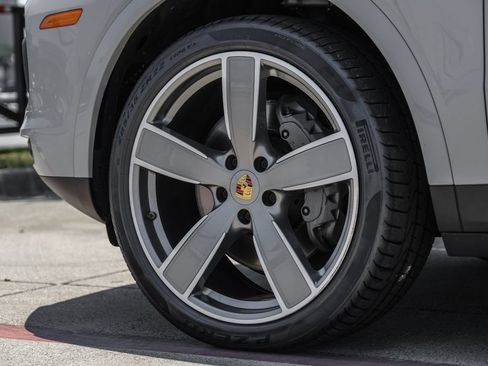Used 2023 Porsche Cayenne S Platinum AWD/4WD image 75