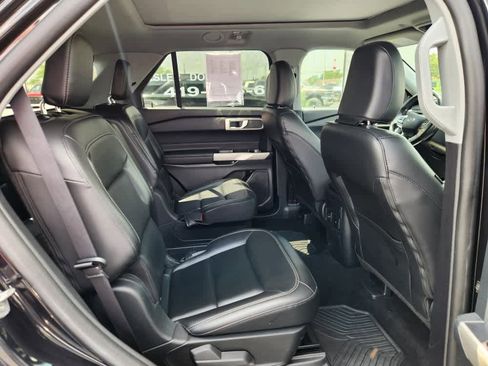 Used 2022 Ford Explorer XLT image 19
