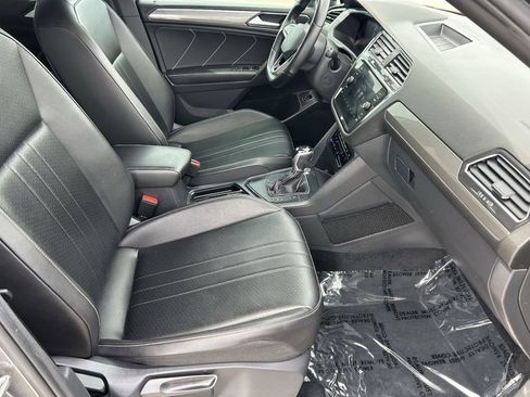 Used 2022 Volkswagen Tiguan SE R-Line image 9