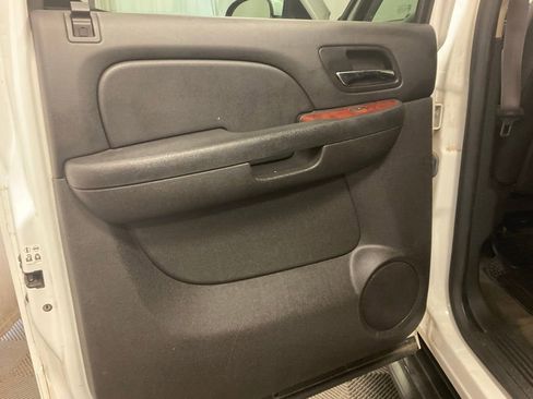 Used 2014 Chevrolet Suburban LS AWD/4WD image 25