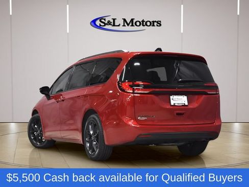 New 2026 Chrysler Pacifica Select w/ S Appearance Package FWD image 7