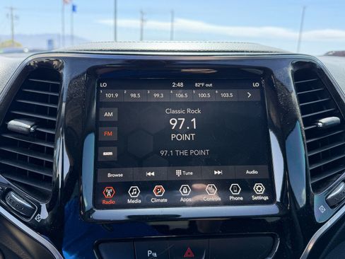 Used 2019 Jeep Cherokee Limited AWD/4WD image 10