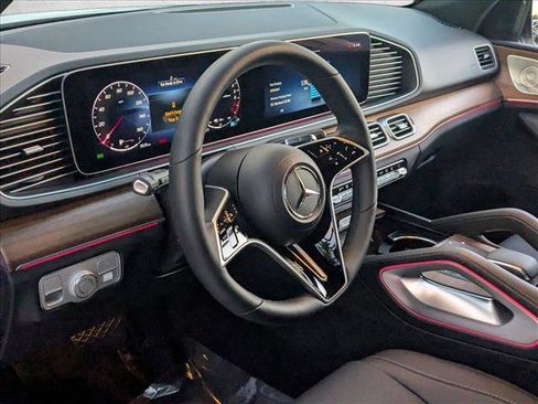 Used 2025 Mercedes-Benz GLE 450e 4MATIC image 10