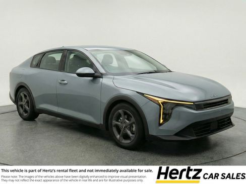 Used 2025 Kia K4 LXS image 1