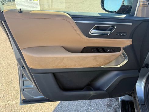 Used 2025 INFINITI QX80 Sensory image 15