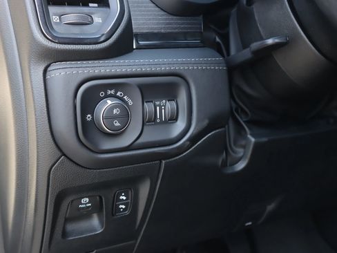 Used 2022 RAM 1500 Limited image 12