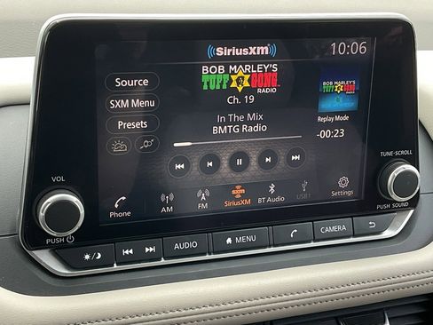 Used 2025 Nissan Rogue SV image 31