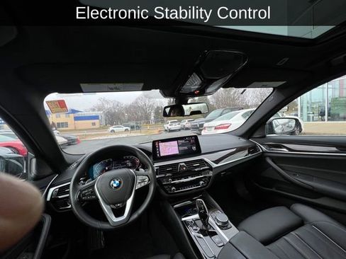 Used 2023 BMW 540i xDrive w/ Premium Package image 11