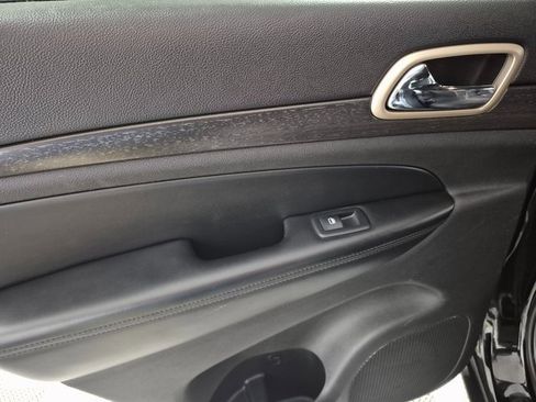 Used 2017 Jeep Grand Cherokee Laredo w/ Quick Order Package 23E image 23