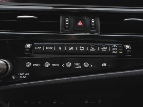 Used 2023 Lexus ES 250 w/ Premium Package image 18