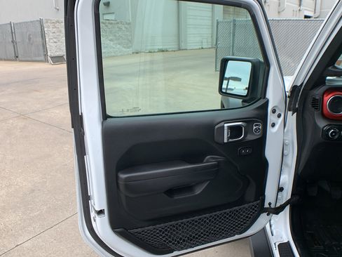 Used 2019 Jeep Wrangler Unlimited Rubicon w/ Cold Weather Group image 12