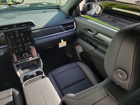 New 2027 GMC Terrain Elevation w/ Elevation Premium Package FWD image 17