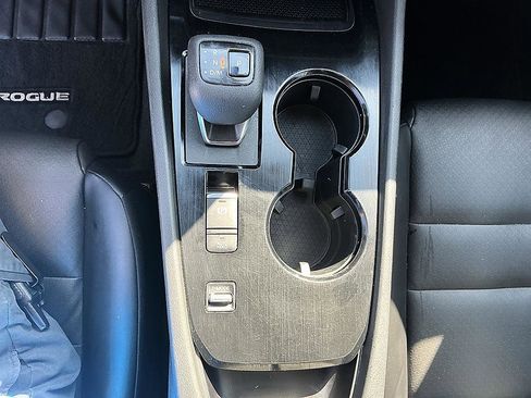 Used 2021 Nissan Rogue SV w/ Premium Package FWD image 19