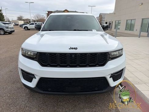 Used 2023 Jeep Grand Cherokee Limited w/ Luxury Tech Group II image 2